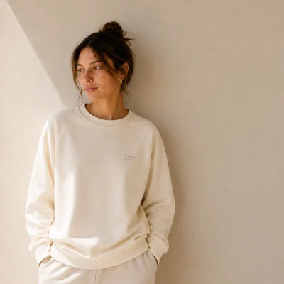 Coordenadas bordadas sobre sudadera de acusmagna.